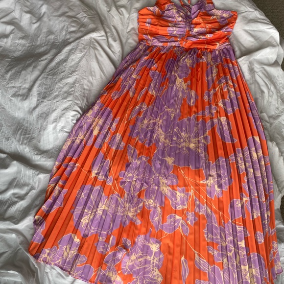 Cute floral midi dress! - Picture 3 of 3